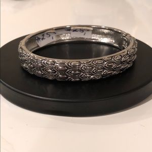 Very comfortable around wrist